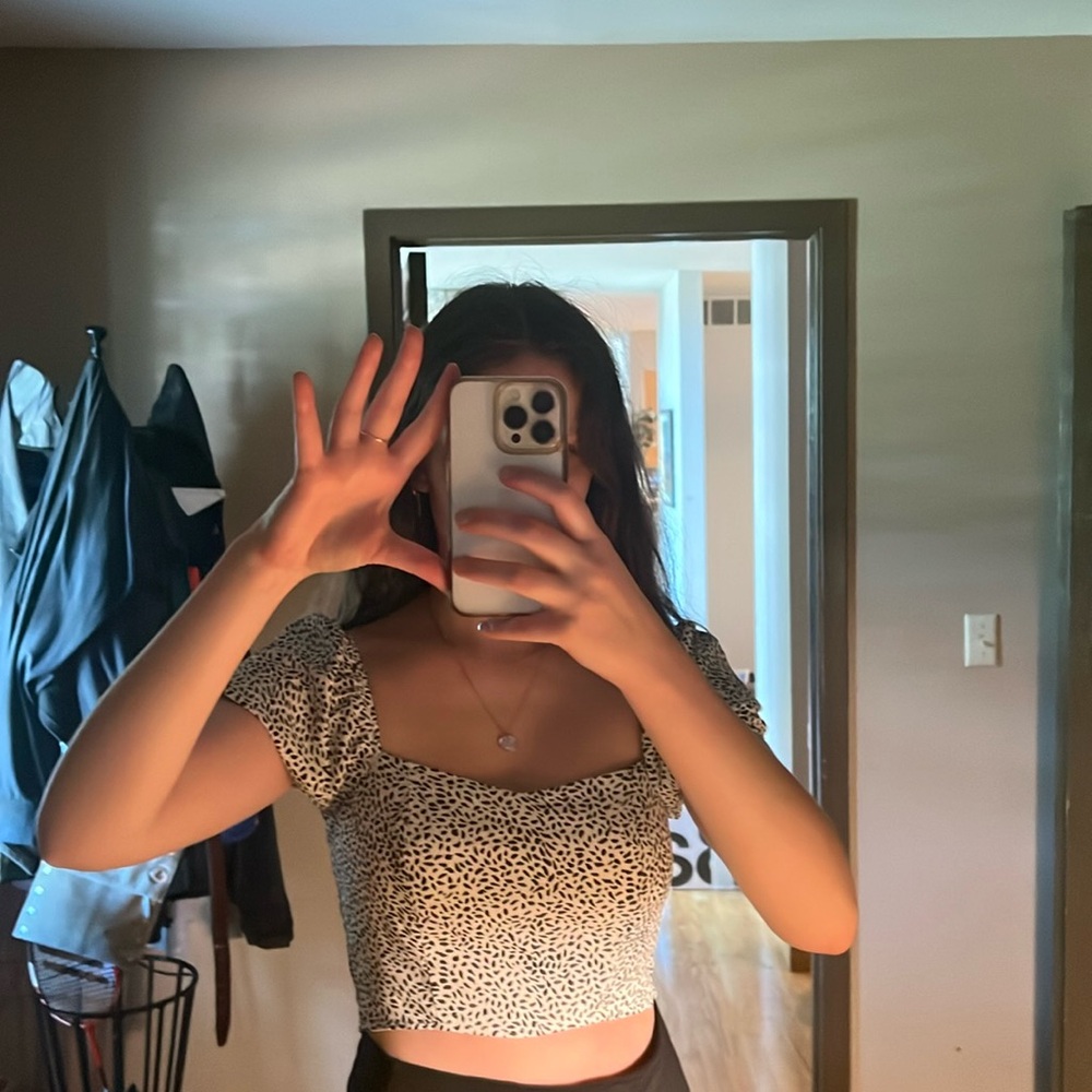 Altar’d State tie in back top size small